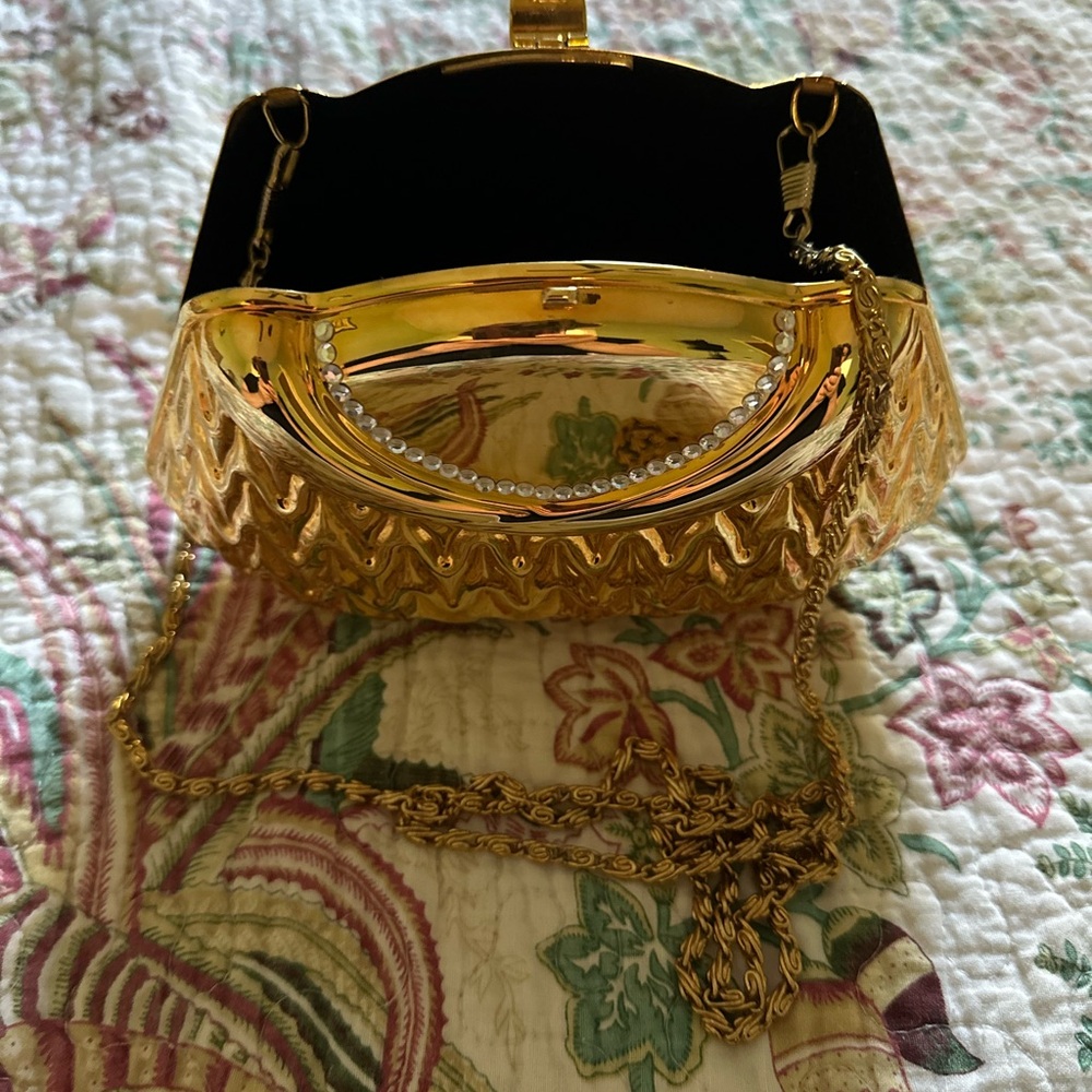 Gold Original 1980s Vintage Bags,
A GOLD SHELL-RHINESTONE CLUTCH PURSE NWOT. - Picture 8 of 10